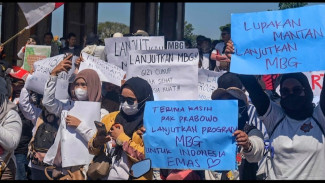 Ratusan Emak-emak Sidoarjo Turun ke Pendopo Minta MBG Jangan Dihentikan