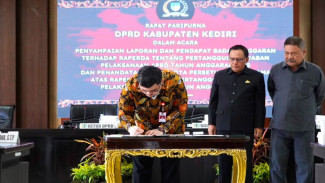 Pemkab Kediri dan DPRD Sepakati Raperda Pertanggungjawaban APBD 2025