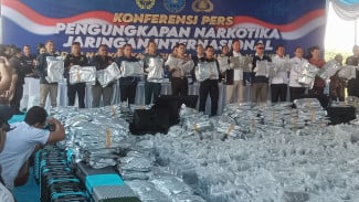 Petugas Gabungan Gagalkan Penyelundupan Narkotika Jenis Kuncup Bunga Kanabis Seberat 3,37 Ton di Gresik