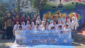 FEB UGM Cetak Konsultan Muda, Siswa SMK Dr. Soetomo Surabaya Siap Dampingi UMKM Go Digital