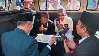 Akad Nikah di VW Kombi, 53 Pasangan Ikut Nikah Massal Kota Kediri