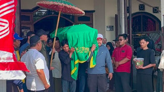 Satu Korban Ledakan SPPG Mojokerto Meninggal, Jenazah Disambut Isak Tangis Keluarga