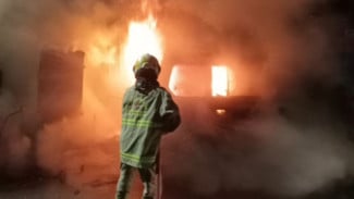 Mobil Patroli Polsek Tambaksari Diduga Dibakar OTK