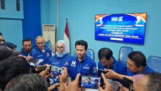 Emil Resmi Mendaftar Sebagai Calon Ketua DPD Demokrat Jatim