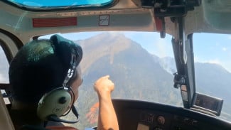 Water Bombing Siram 8 Ton Air ke Titik Karhutla Arjuno - Welirang