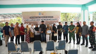 Perhatikan Pendidikan Warga Ring Satu Kawasan, SIER Tebus Ijazah dan Bantu Biaya Sekolah Warga Kurang Mampu