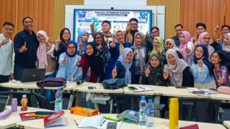 Pak Purnomo Polisi Perawat 500 ODGJ Kino Kuliah Magister Psikologi di Unesa