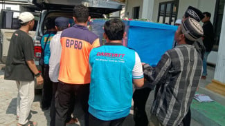 Jenazah Kru KMP Virgo Tiba di Lamongan, Disambut Tangis Keluarga