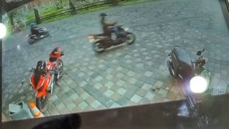 Tidak sampai 5 Detik Motor Keyless Raib Dicuri di Apotek Buduran Sidoarjo