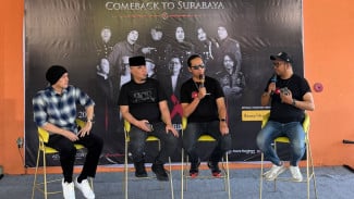Dewa Budjana Jadi Bintang Tamu Konser Dewa 19 dan Padi Reborn di Surabaya