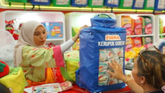 Unik, Ada Kerupuk Kemasan Tas Kaleng Jumbo di PRJ Surabaya