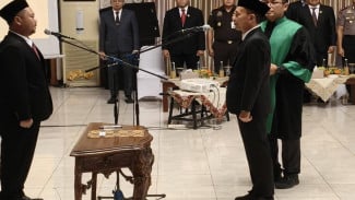 Bupati Gresik Lantik Edy Hadisiswoyo Jadi Pj Sekda, Ini Tugas Prioritasnya