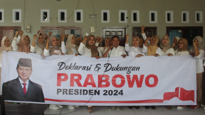 Emak-emak Trenggalek pendukung Prabowo.