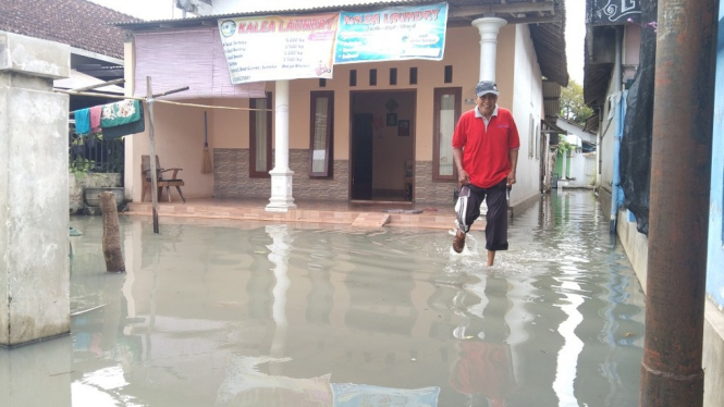 Banjir limbah genangi rumah warga samping Pabrik Gula Mojopanggung