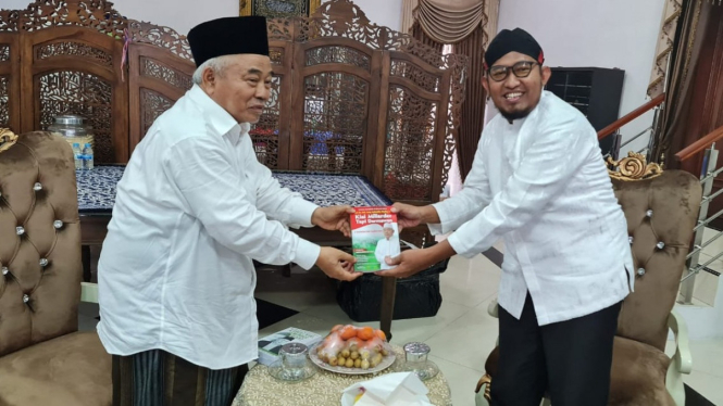 Bupati Sumenep Achmad Fauzi bersama Kiai Asep Saifuddin Chalim.