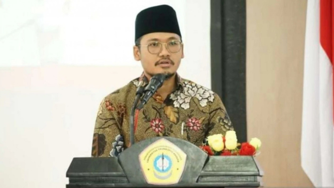 Bupati Bangkalan Abdul Latif Amin Imron atau Ra Latif