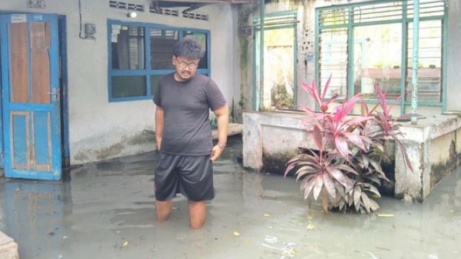 Banjir campur limbah PB Mojopanggung genangi pemukiman warga