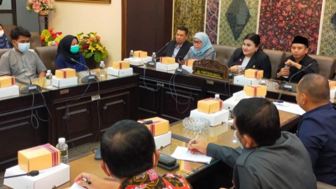 Audiensi relawan Covid-19 ke DPRD Jatim