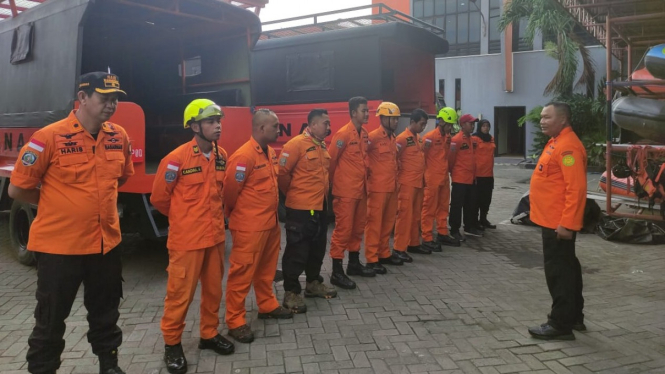 Kantor SAR Surabaya kerahkan tim rescuer ke lokasi erupsi Semeru