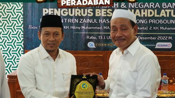 Dr KH Hilmy Muhammad dan KH M Hasan Mutawakkil Alallah