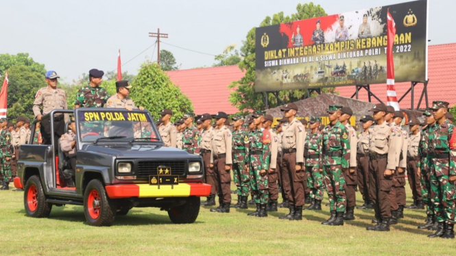 Kapolda Jatim saat membuka diklat integrasi TNI-Polri
