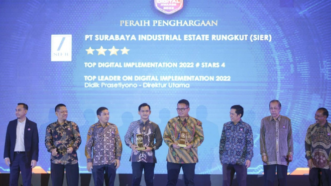 PT. Surabaya Industri Estet Rungkut (SIER) menerima dua penghargaan