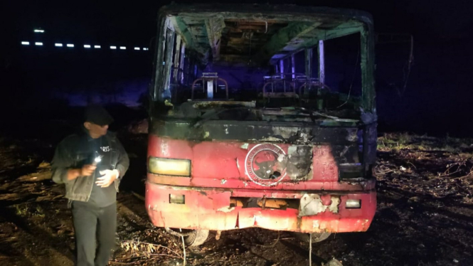 Kondisi bus terbakar di Blitar