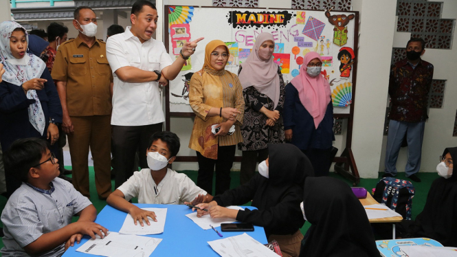 Pemkot Surabaya gelontorkan ribuan beasiswa
