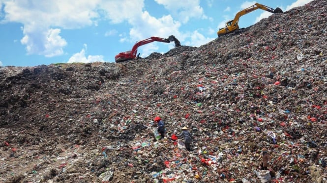 Gunungan sampah di TPA Banjardowo Kabupaten Jombang.