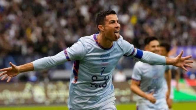 Cristiano Ronaldo rayakan gol bersama Riyadh All Star