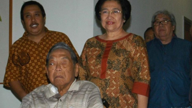 Momen Gus Dur dijenguk oleh Megawati