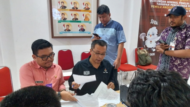 Pengecekan dokumen Bakal Calon DPD Jatim oleh KPU
