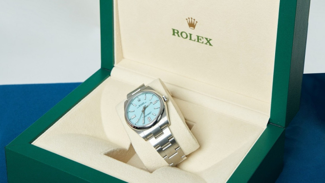 Jam tangan Rolex.