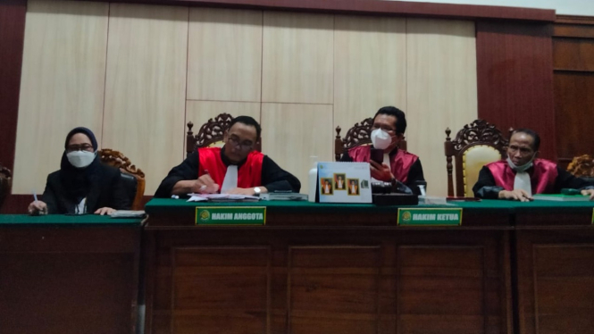 Sidang tukang becak bobol rekening nasabah BCA di PN Surabaya