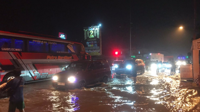 Ruas Jalan Nasional di Mojokerto Terendam Banjir