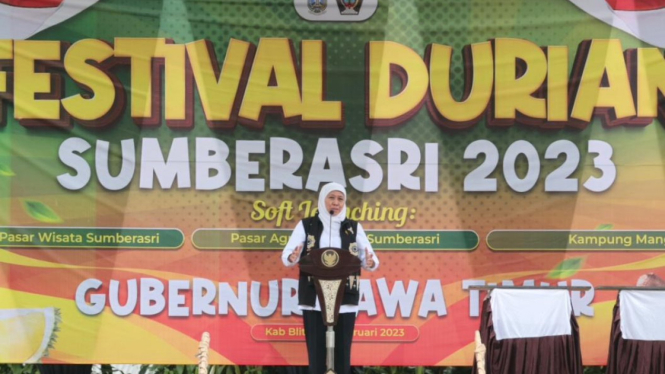 Gubernur Khofifah saat Menghadiri Festival Durian Sumbersari