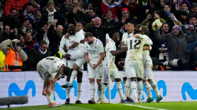 Real Madrid rayakan gol ke gawang Atletico Madrid