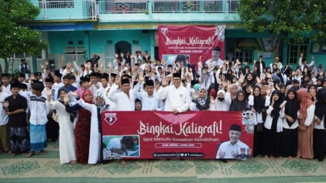 Relawan Saga Bersama santri di Gresik Jawa Timur