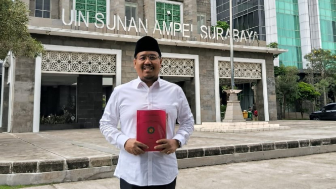 Anwar Sadad ujian disertasi di Pascasarjana UINSA Surabaya