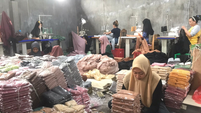 Tempat industri jilbab rumahan, milik Frangkianto