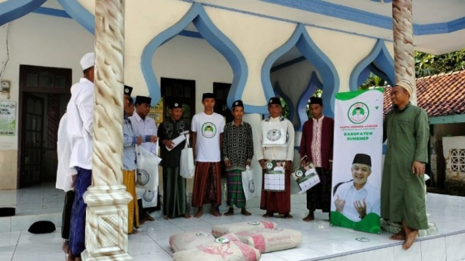 Santri Dukung Ganjar berikan bantuan untuk Majelis Taklim Darun Najah