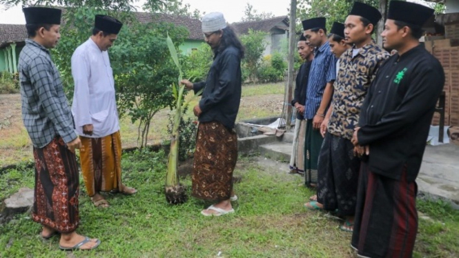 GGN Jatim memberikan pelatihan cara menanam bibit pohon pisang