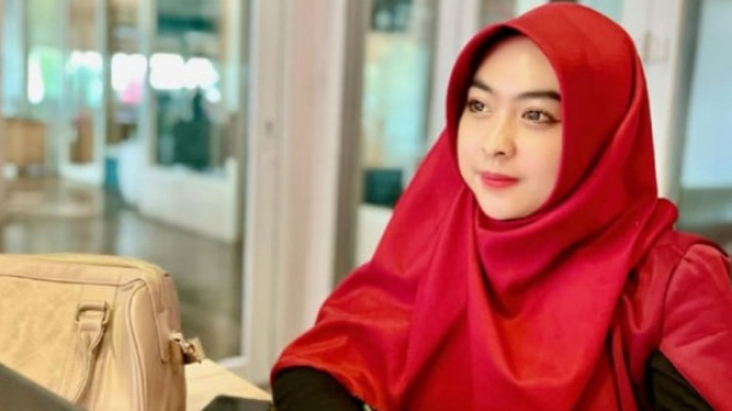 5 Style Hijab Syar'i Ala Shindy Putri