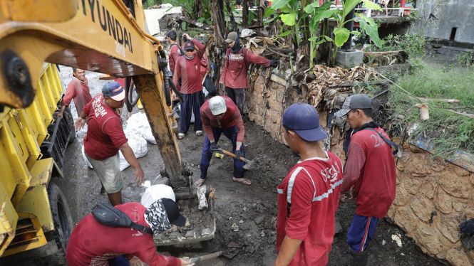 Pemkot Surabaya Gerak Cepat Perbaiki Pelapis Tanggul Jebol