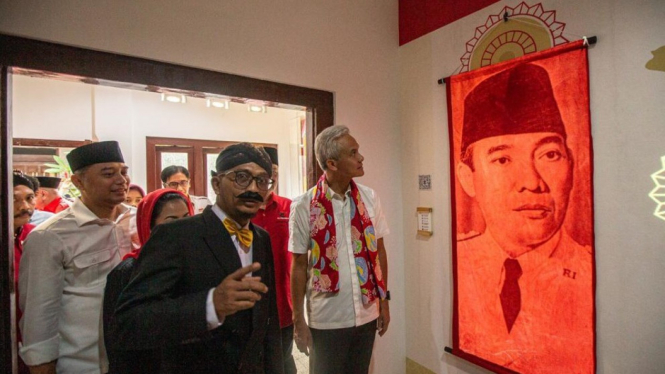 Ganjar Pranowo Terharu saat Kunjungi Rumah Kelahiran Bung Karno
