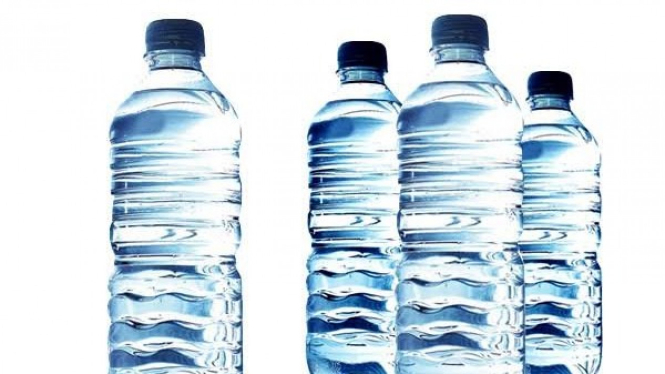 Ilustrasi air minum dalam kemasan (AMDK)