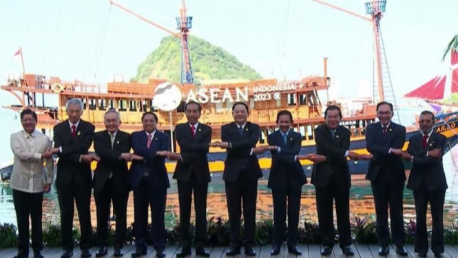 Jokowi bersama para pemimpin negara ASEAN