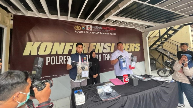 Konferensi Pers Kasus Pembunuhan Siswi SMP di Surabaya