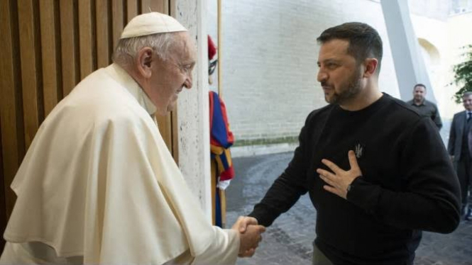 Presiden Ukraina saat menemui Paus Fransiskus