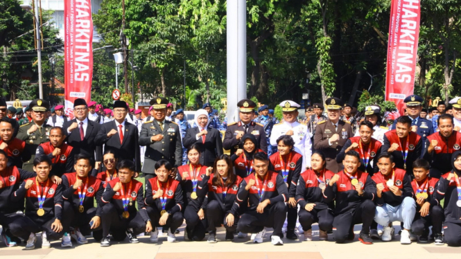 Gubernur Khofifah bersama para Atlet berprestasi di SEA Games 2023